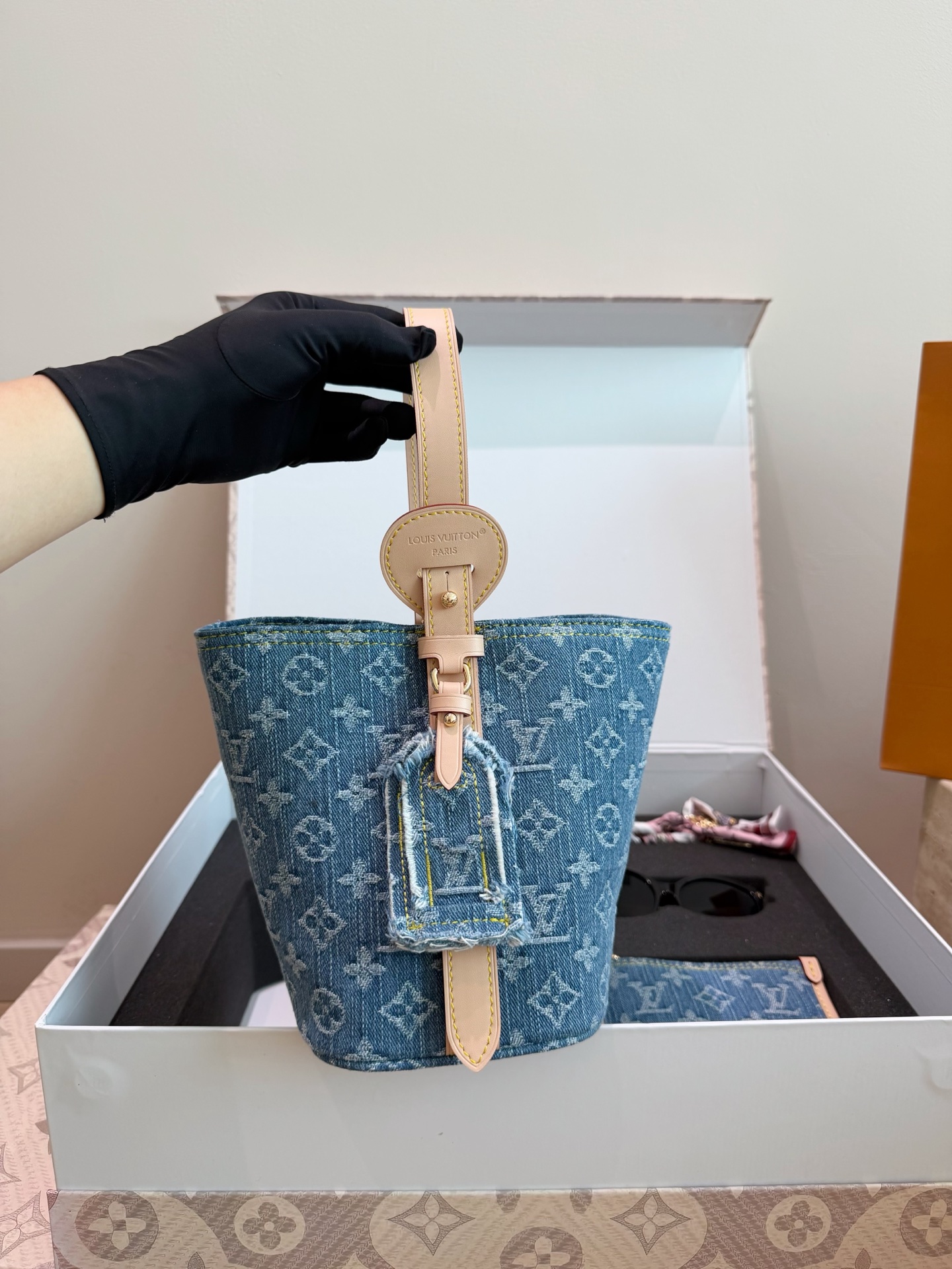 Louis Vuitton LV Monogram Handbag Cowhide Leather